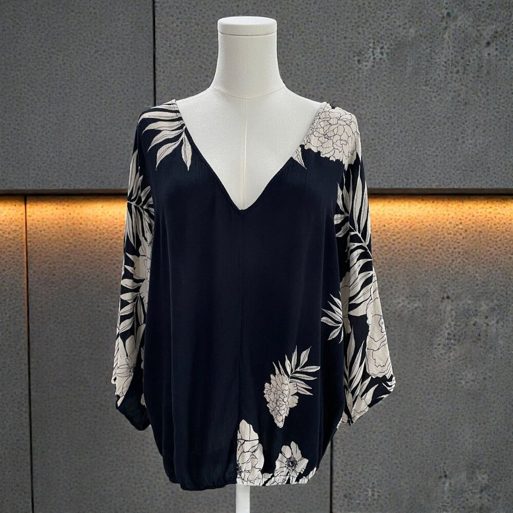 Billabong‎ M Black Floral Boho Blouse Deep V Back Tie Beachy Resort Coastal Top
